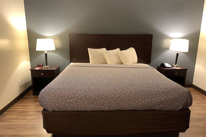 1 King Bed (8 of 13)