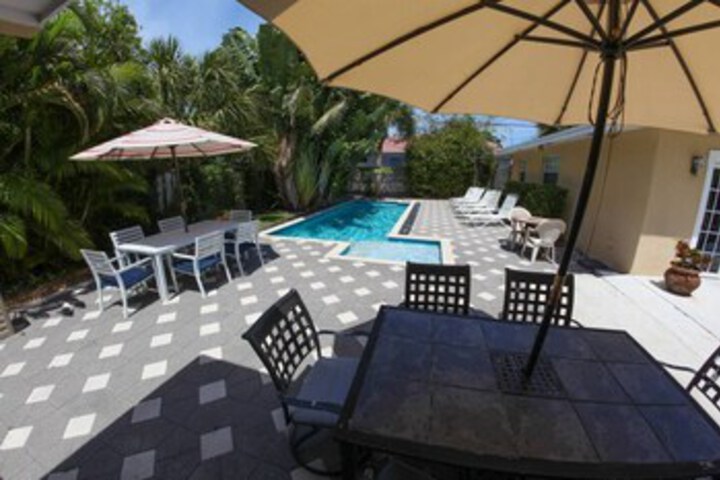 Beautiful Home Close To The Beach w / Pool  &  Patio in Pompano Beach, FL
