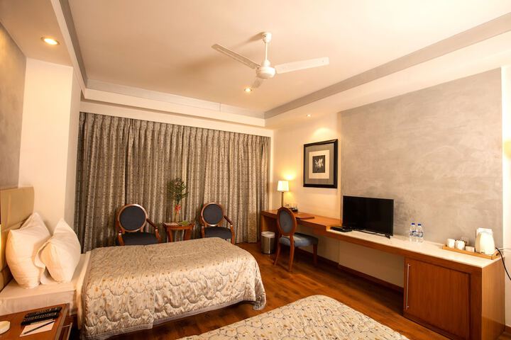 Room 27 of 69