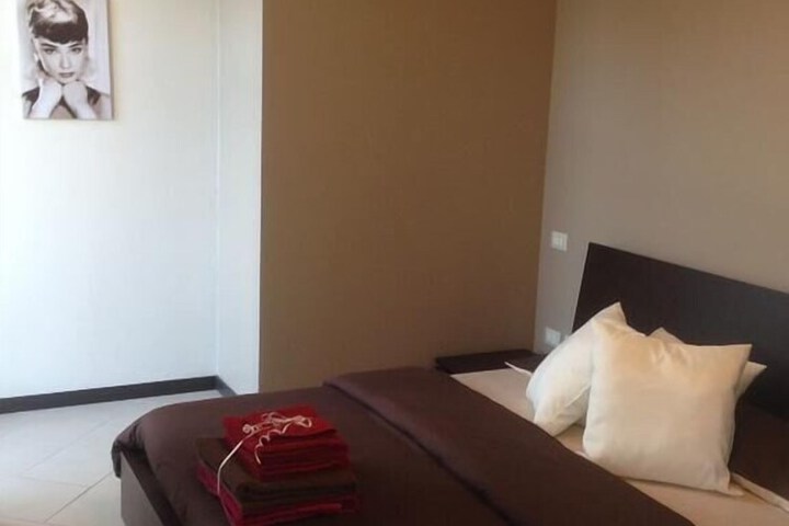 Room 5 of 17