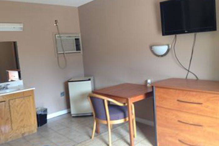 Room 10 of 11