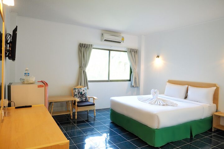 Room 12 of 42