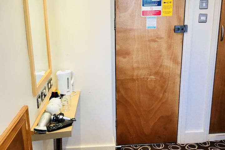 Room 34 of 71