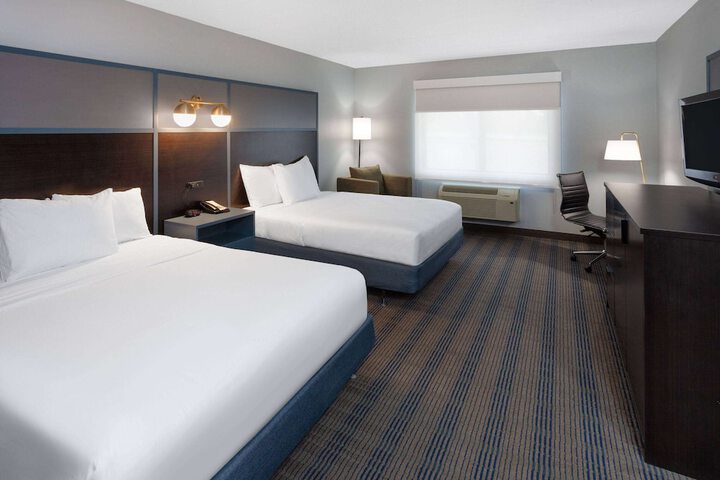 2 Queen Beds (6 of 9)