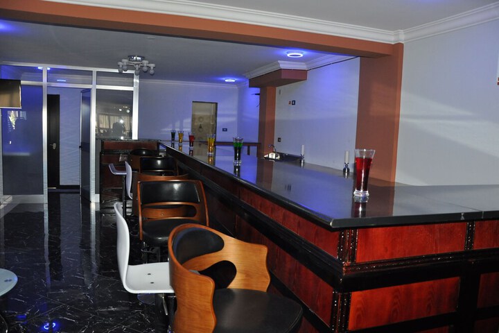 Lounge 35 of 47