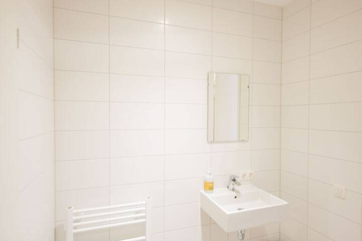 Room 35 of 82