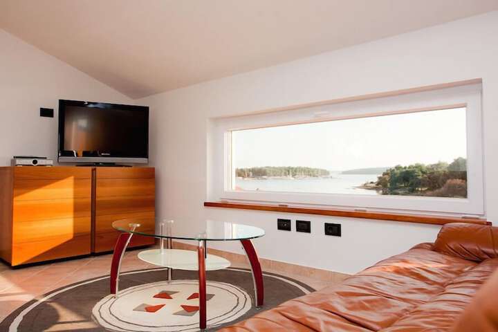 Room 33 of 59