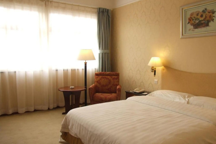 Room 3 of 25