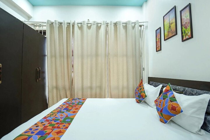 Room 5 of 8