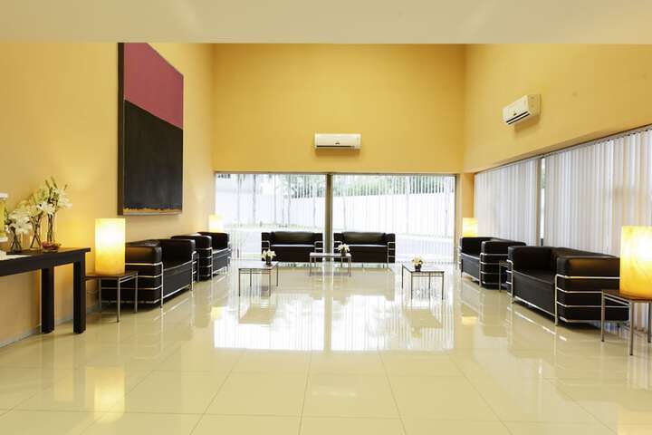 Entrance & Lobby