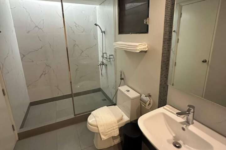 Room 25 of 29