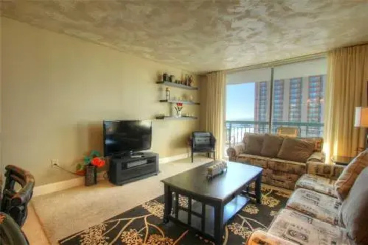 Room 5 of 10