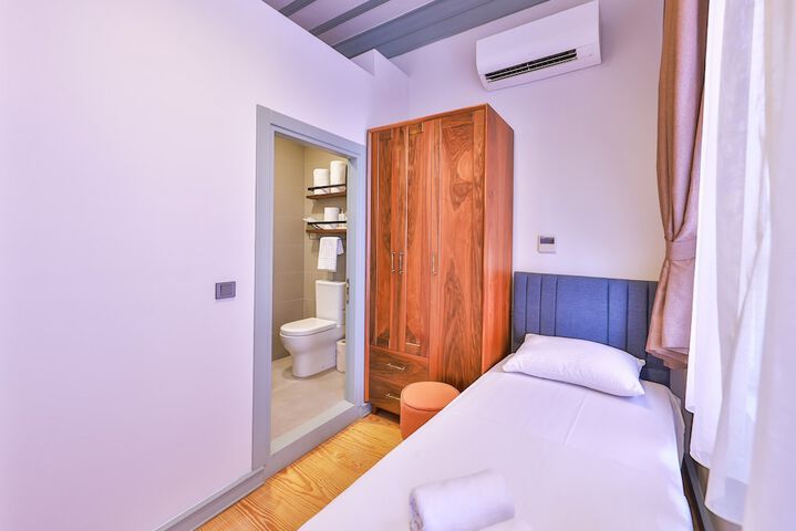Room 10 of 36