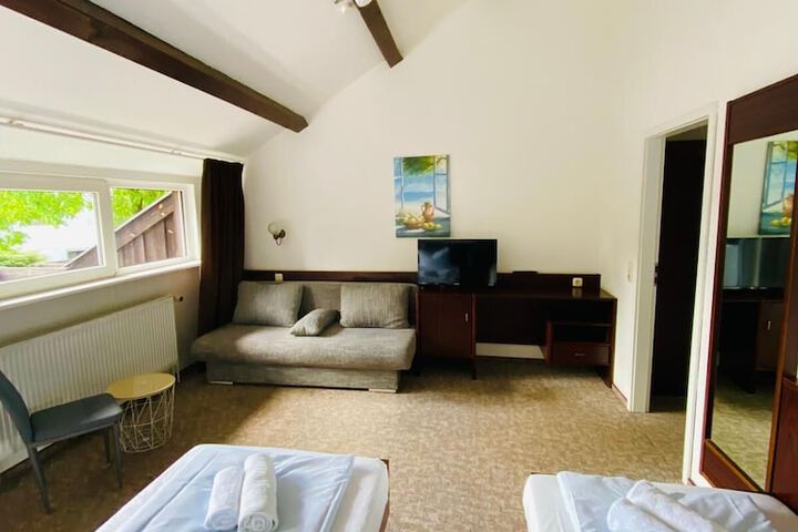 Room 45 of 106
