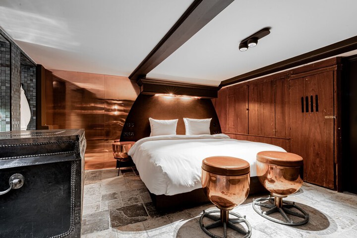 Room 42 of 103