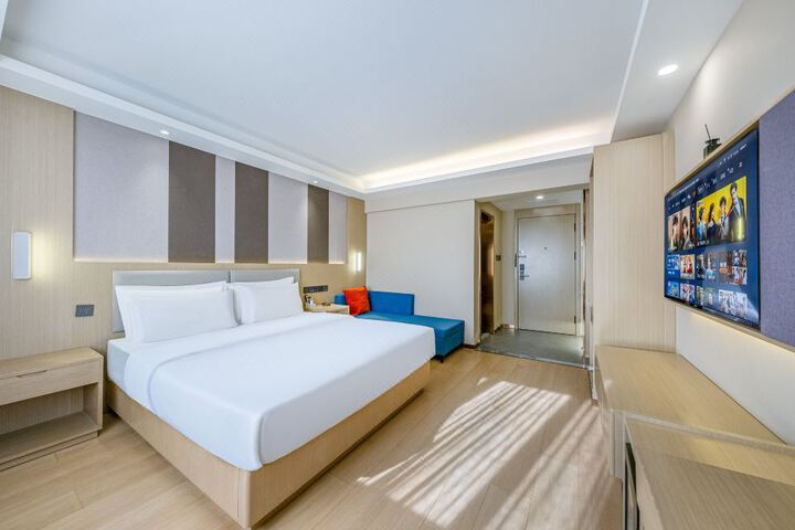 Super 8 Collection Hotel