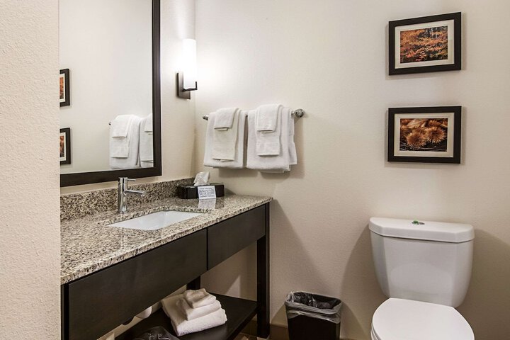 Suite (2 of 15)