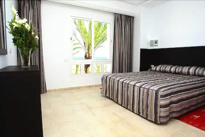Room 6 of 30