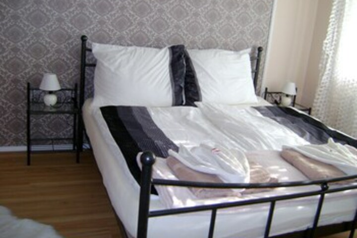 Room 8 of 22