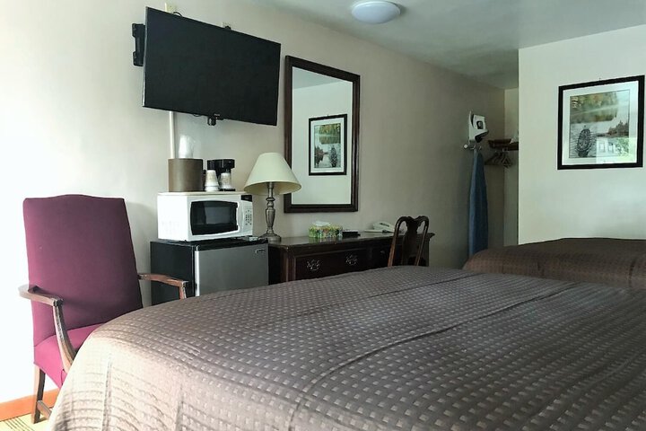 Room 5 of 18