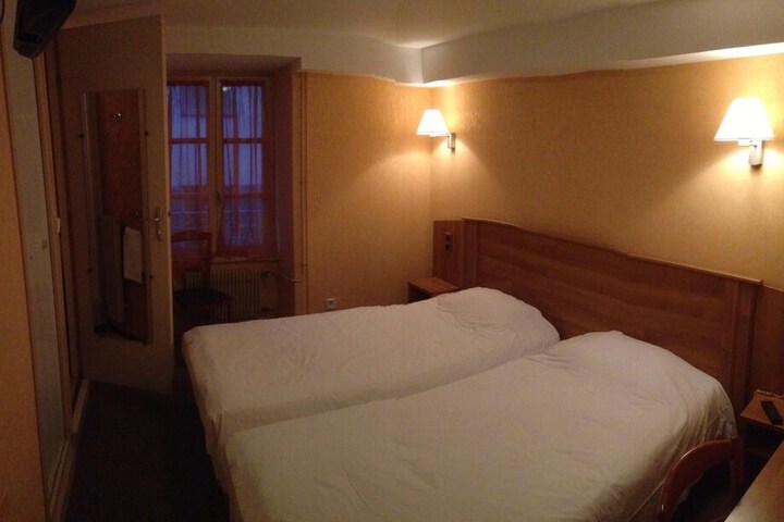 Room 15 of 40