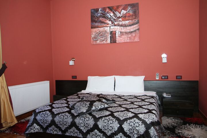 Room 6 of 98