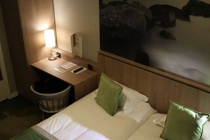 Room 42 of 94
