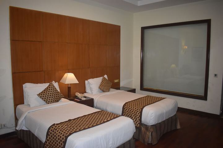 Room 8 of 33