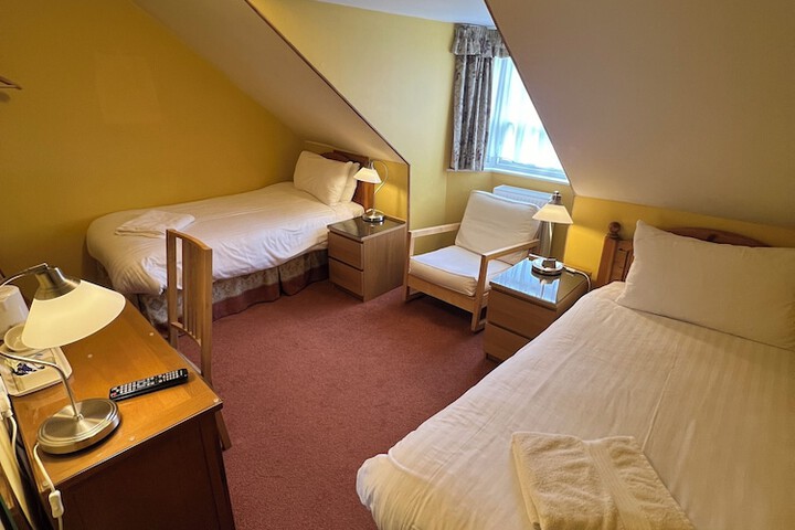 Room 6 of 16