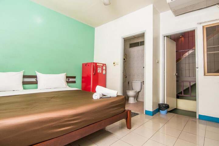 Room 8 of 32