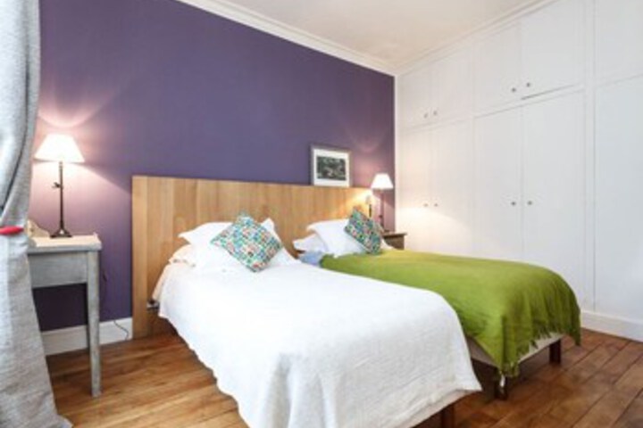 Room 6 of 11