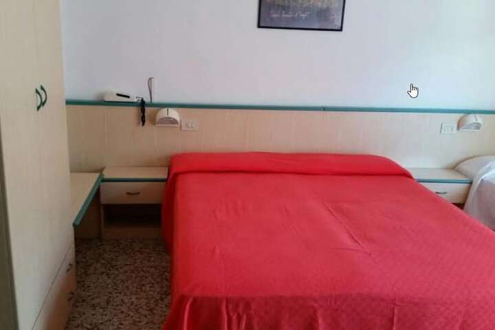 Room 2 of 3