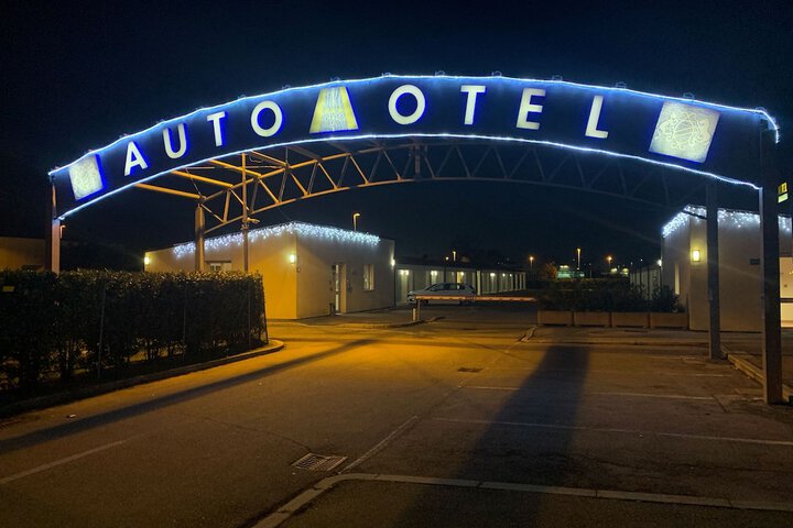 Hotel 12 of 12