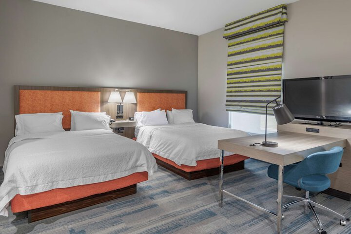 2 Queen Beds (7 of 12)