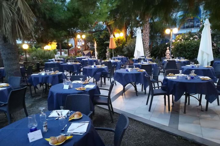 Food court