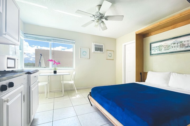 Studio Queen Size Bed (72 of 86)