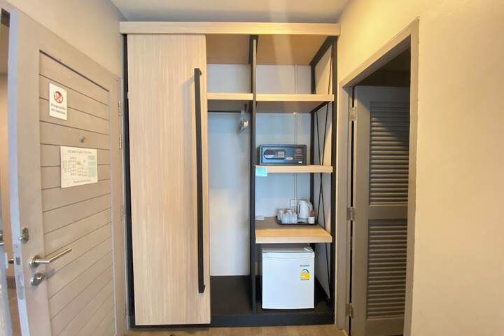 Room 10 of 66