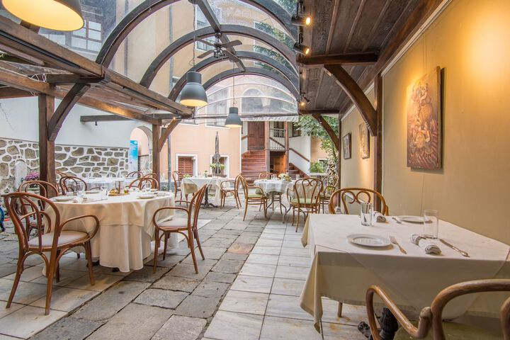 Dining 68 of 79