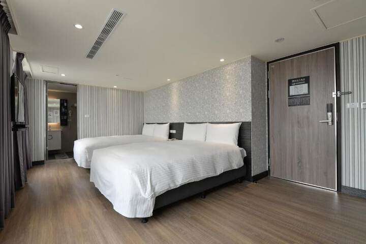 Room 17 of 36