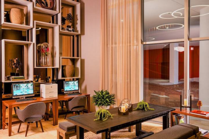 Lounge 40 of 74