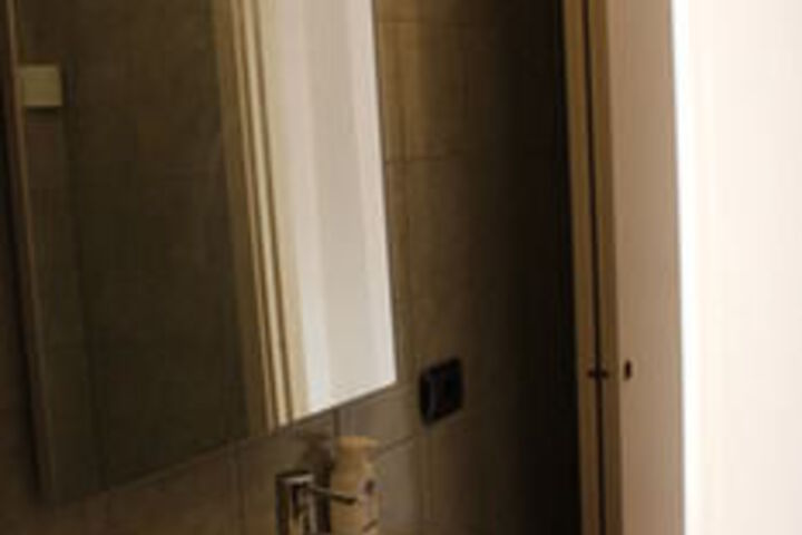 Room 8 of 42