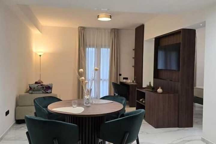 Room 6 of 39