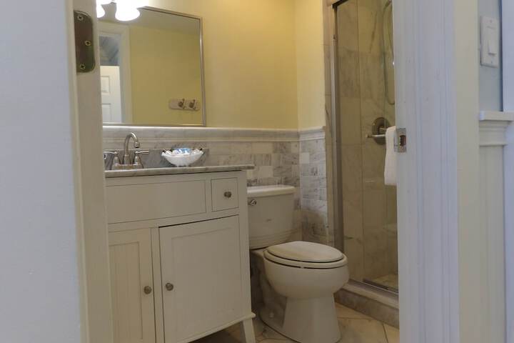 Room 180 of 229