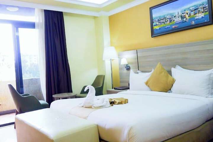 Room 4 of 10