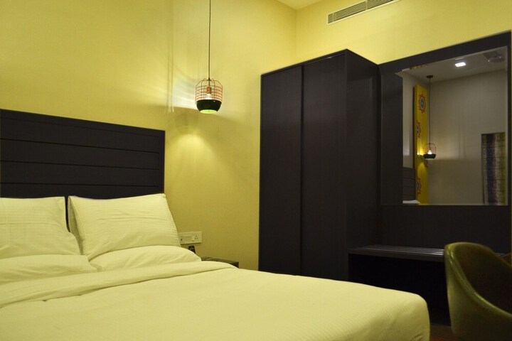 Room 6 of 28