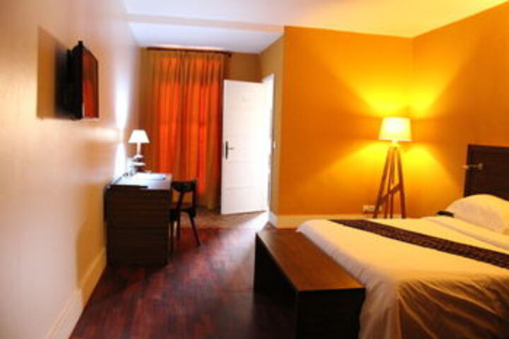 Room 16 of 40
