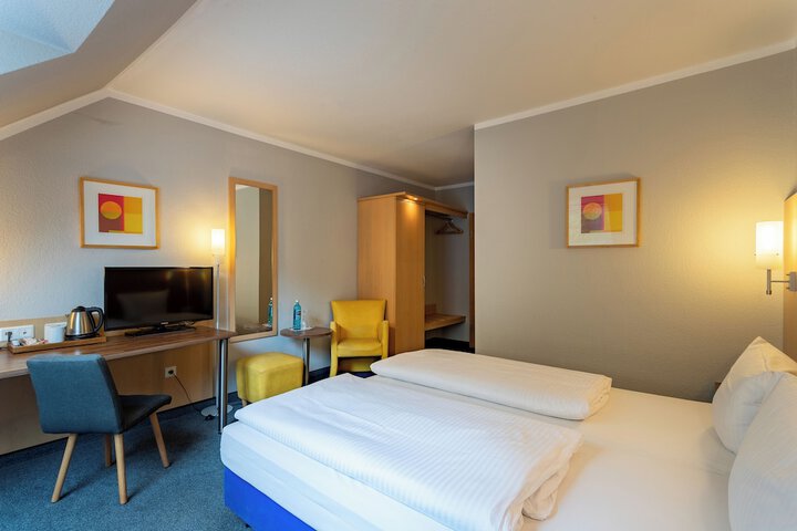 Room 30 of 80