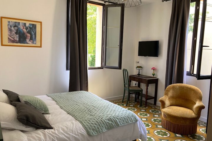 Room 5 of 16