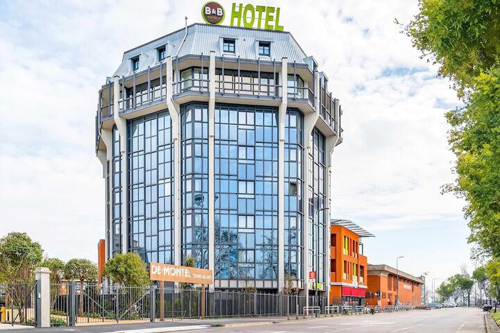 Hotel Entry