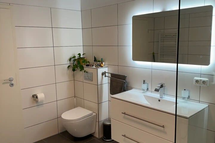 Room 4 of 25